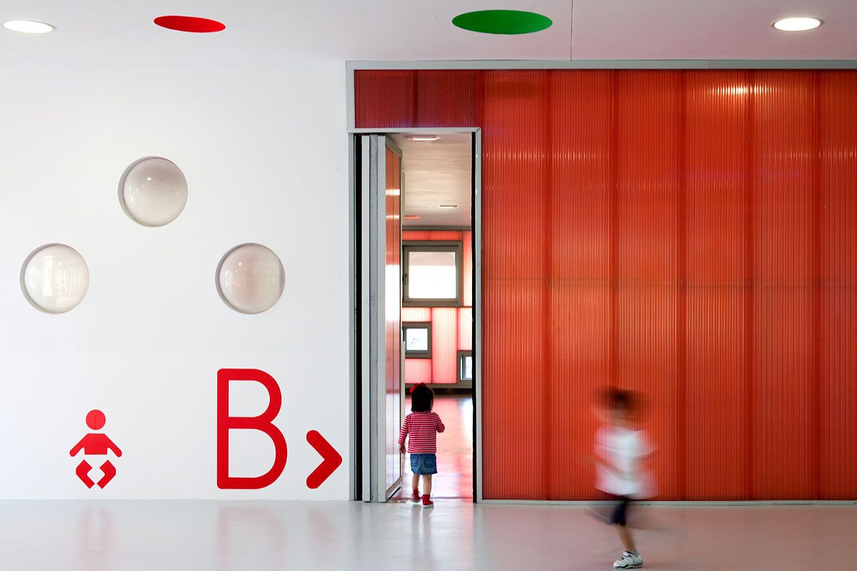 A preschool with a large letter B graphic and a baby icon. 