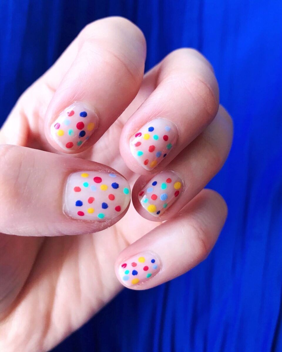 Multicolored dots on nails