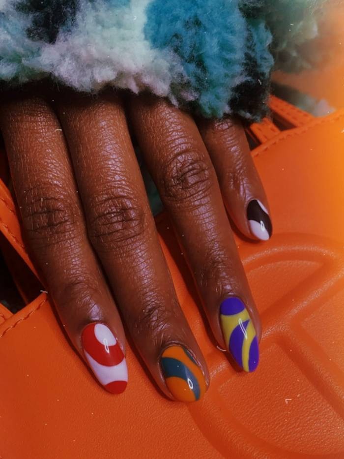 Swirled color manicure | Multicolor Nail Ideas